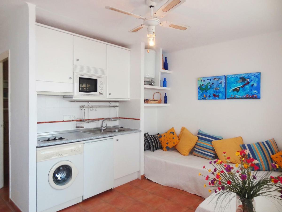 Lungomare Apartman Es Pujols Szoba fotó