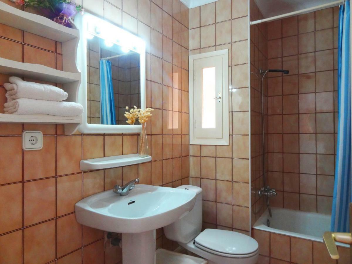 Lungomare Apartman Es Pujols Szoba fotó